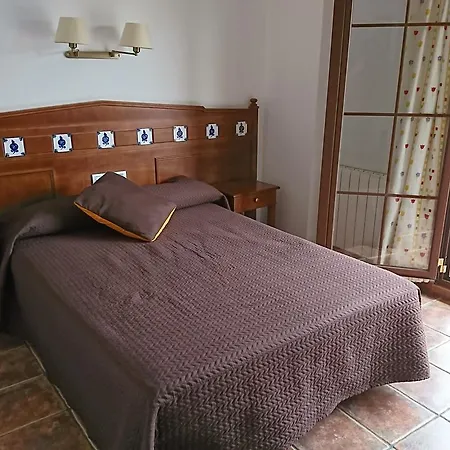 Hospederia Cahorros 3* מונאצ'יל